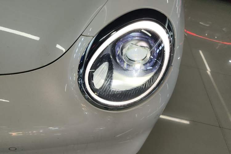 Used ORA Good Cat 2024 401 km Range Luxury Version 135 kW Left Front Headlight