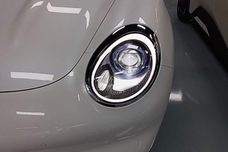 Used ORA Good Cat 2024 401 km Luxury Version 126 kW Left Front Headlight