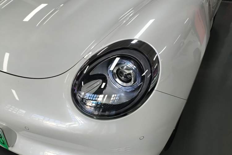 Used ORA Good Cat 2024 401 km Range Luxury Version 135 kW Left Front Headlight