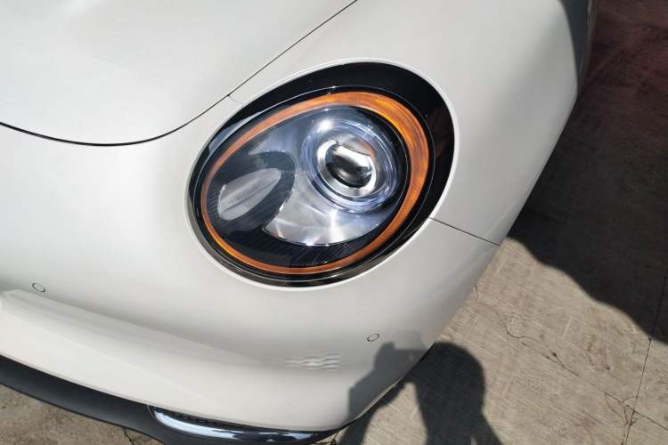 Used ORA Good Cat 2024 401 km Range Luxury Version 135 kW Left Front Headlight