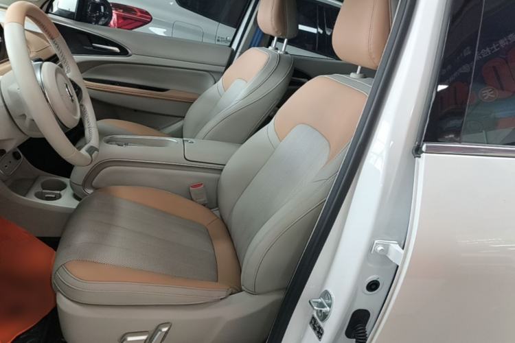 Used ORA Good Cat 2024 401 km Range Luxury Version 135 kW Left Front Seat