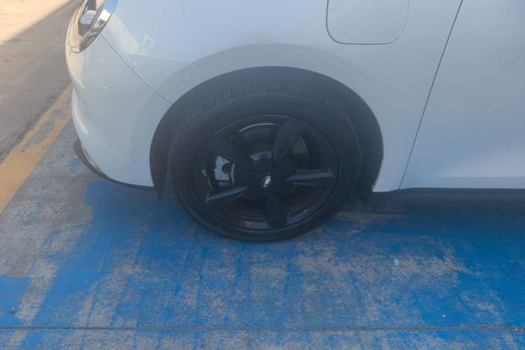 Used ORA Good Cat 2024 401 km Luxury Version Left Front Wheel Hub