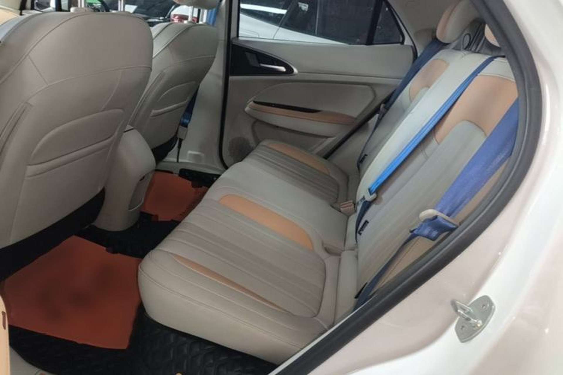 Used ORA Good Cat 2024 401 km Range Luxury Version 135 kW Left Rear Seat