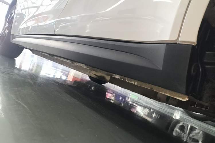 Used ORA Good Cat 2024 401 km Range Luxury Version 135 kW Left Side Sill
