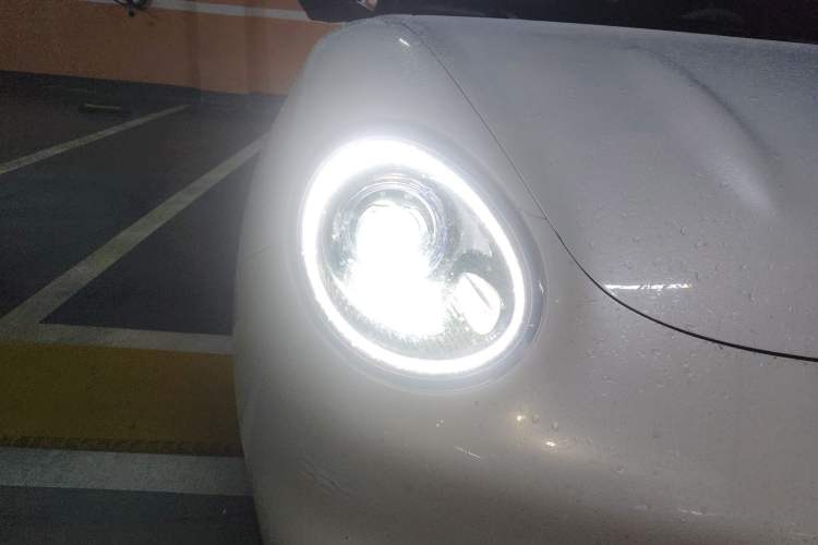 Used ORA Good Cat 2024 401 km Luxury Version Right Front Headlight