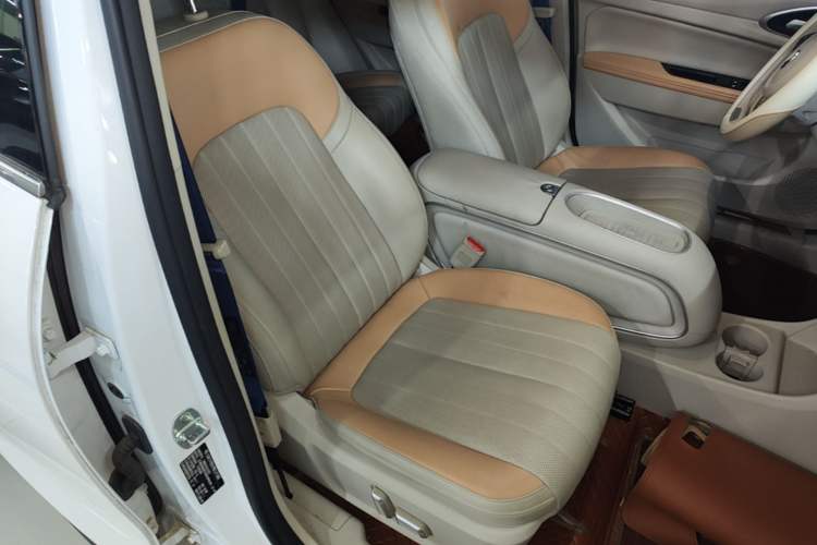 Used ORA Good Cat 2024 401 km Range Luxury Version 135 kW Right Front Seat
