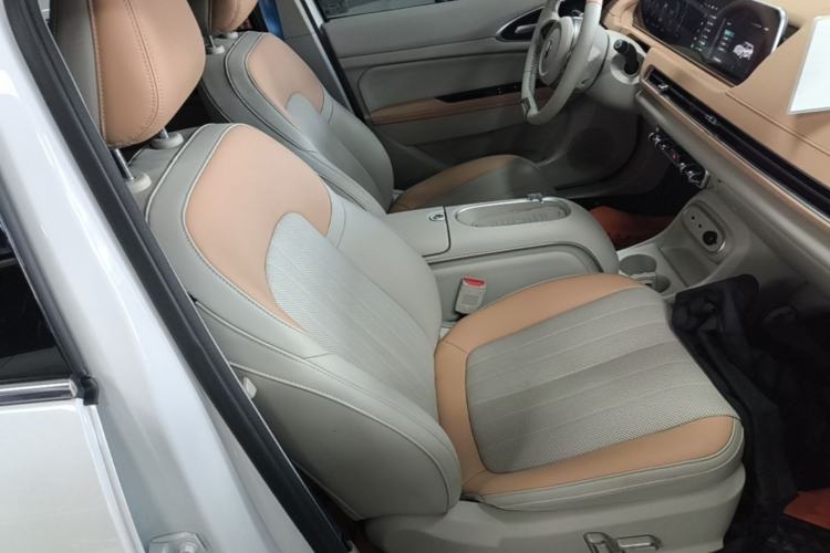 Used ORA Good Cat 2024 401 km Range Luxury Version 135 kW Right Front Seat