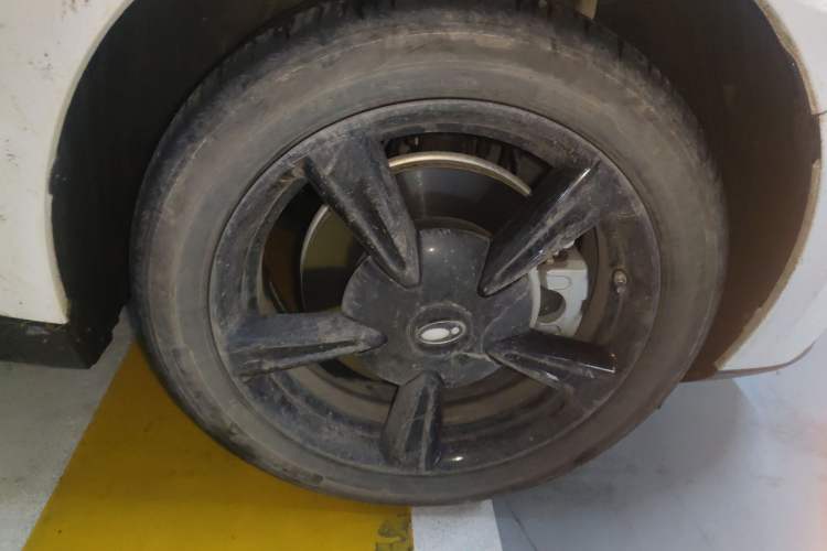 Used ORA Good Cat 2024 401 km Luxury Version Right Front Wheel Hub