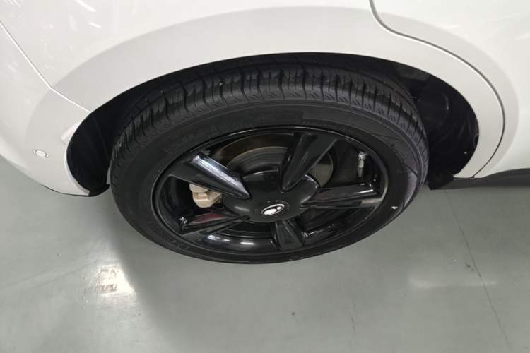 Used ORA Good Cat 2024 401 km Range Luxury Version 135 kW Right Rear Wheel Hub