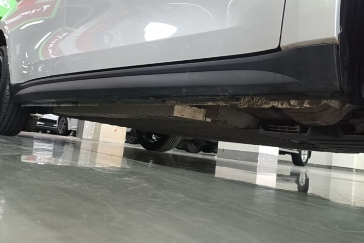 Used ORA Good Cat 2024 401 km Range Luxury Version 135 kW Right Side Sill