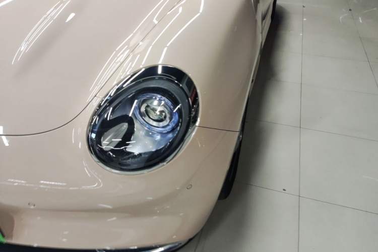Used ORA Good Cat 2024 401 km Range Luxury Version 135 kW Left Front Headlight