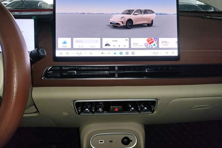 Used ORA Good Cat 2025 Model, 430 km Luxury Version Audio And AC Panel