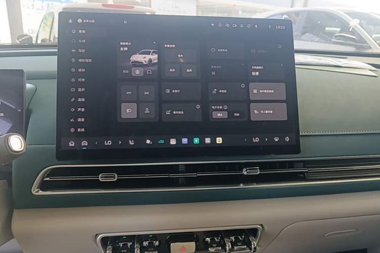 Used ORA Good Cat 2025 Model, 430 km Luxury Version Audio And AC Panel