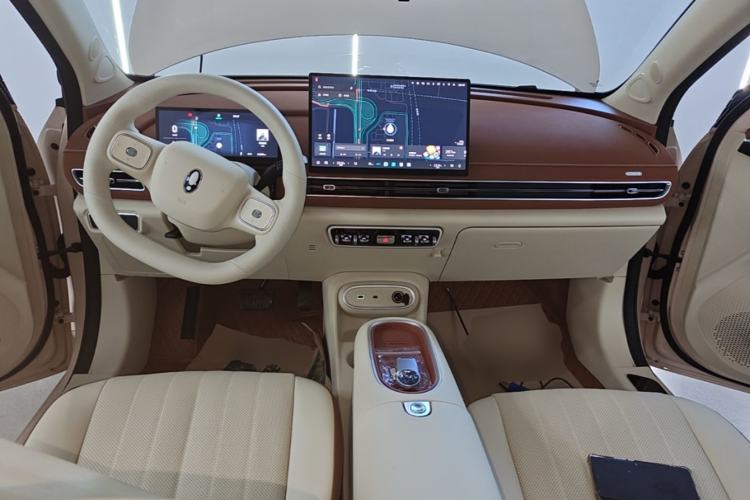 Used ORA Good Cat 2025 Model, 430 km Luxury Version Center Console
