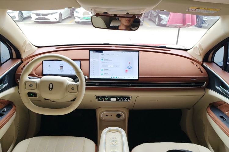 Used ORA Good Cat 2025 Model, 430 km Prestige Version Center Console