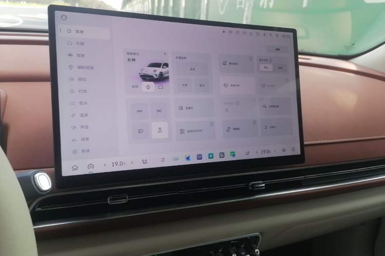 Used ORA Good Cat 2025 Model, 430 km Prestige Version Audio And AC Panel