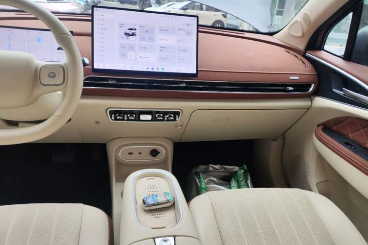 Used ORA Good Cat 2025 Model, 430 km Prestige Version Audio And AC Panel