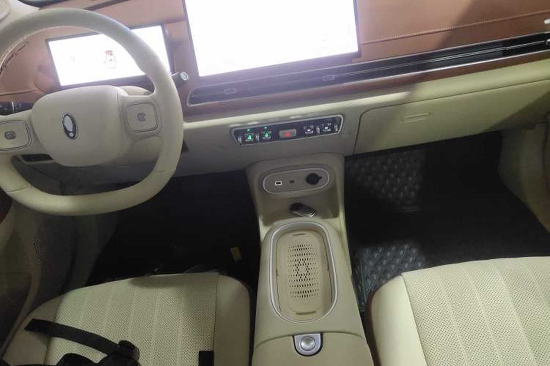 Used ORA Good Cat 2025 Model, 430 km Prestige Version Gear Lever