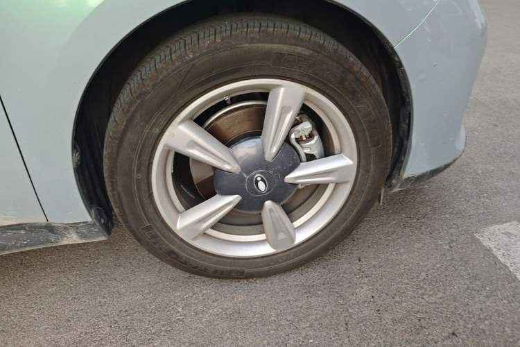 Used ORA Good Cat 2025 Model, 430 km Prestige Version Right Front Wheel Hub