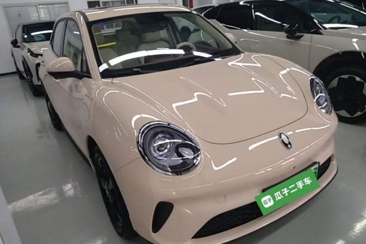Used ORA Good Cat 2025 Model, 430 km Luxury Version Front Right 45 Deg