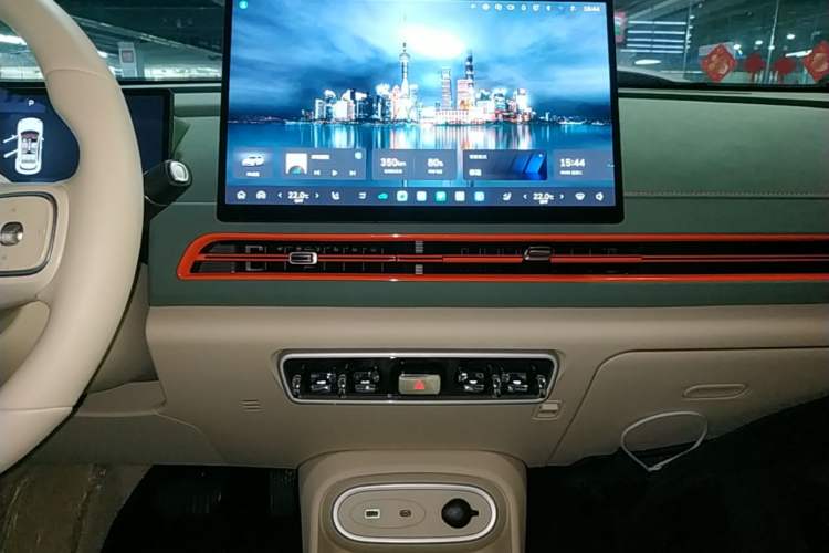 Used ORA Good Cat 2025 Model, 430 km Prestige Version Audio And AC Panel