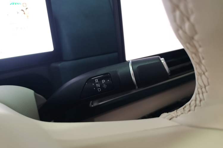 Used ORA Good Cat 2025 Model, 430 km Prestige Version Gear Lever