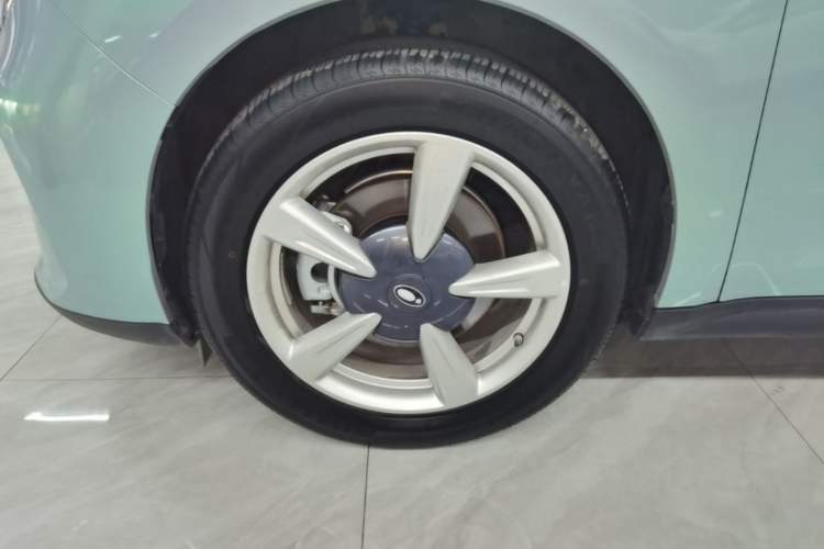 Used ORA Good Cat 2025 Model, 430 km Prestige Version Left Front Wheel Hub