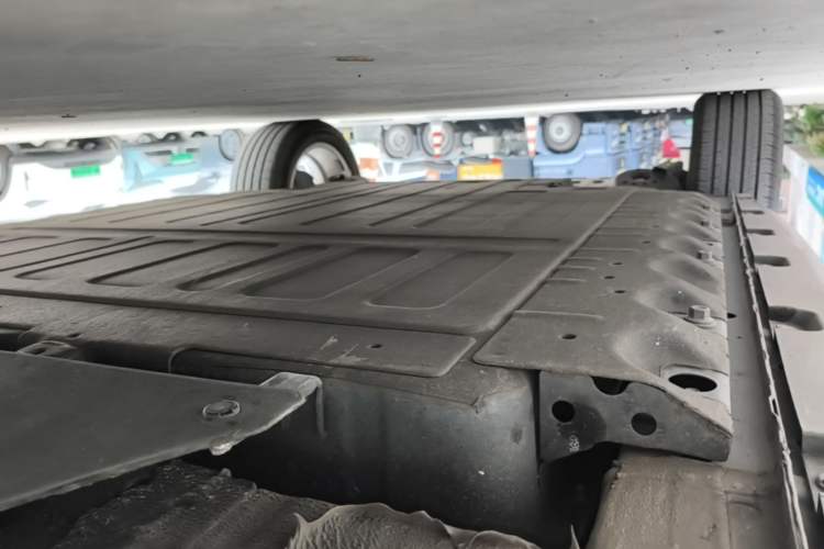 Used ORA Good Cat 2025 Model, 430 km Luxury Version Right Side Sill