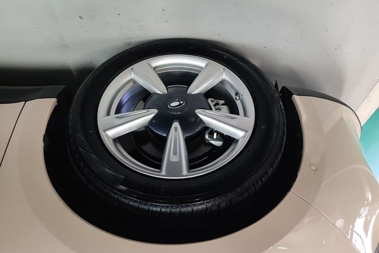 Used ORA Good Cat 2025 Model, 430 km Prestige Version Left Front Wheel Hub
