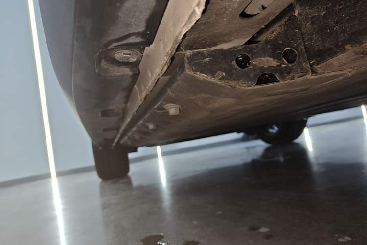 Used ORA Good Cat 2025 Model, 430 km Luxury Version Left Side Sill