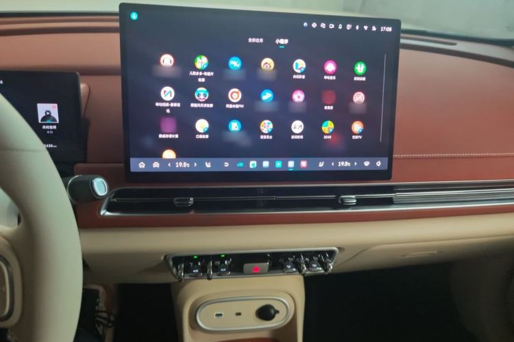 Used ORA Good Cat 2025 Model, 430 km Prestige Version Audio And AC Panel