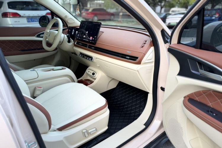 Used ORA Good Cat 2025 Model, 430 km Prestige Version Interior 11