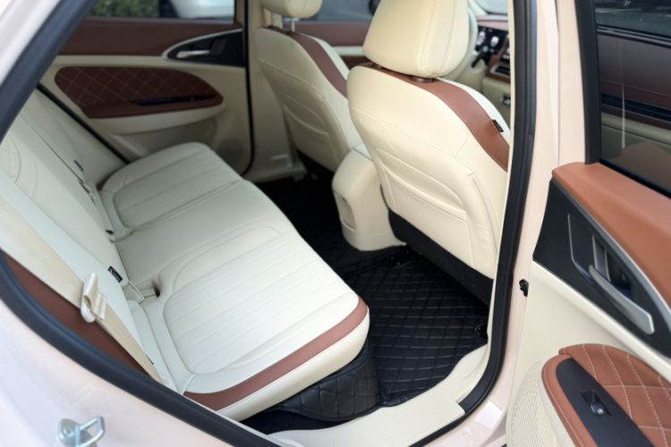 Used ORA Good Cat 2025 Model, 430 km Prestige Version Interior 8