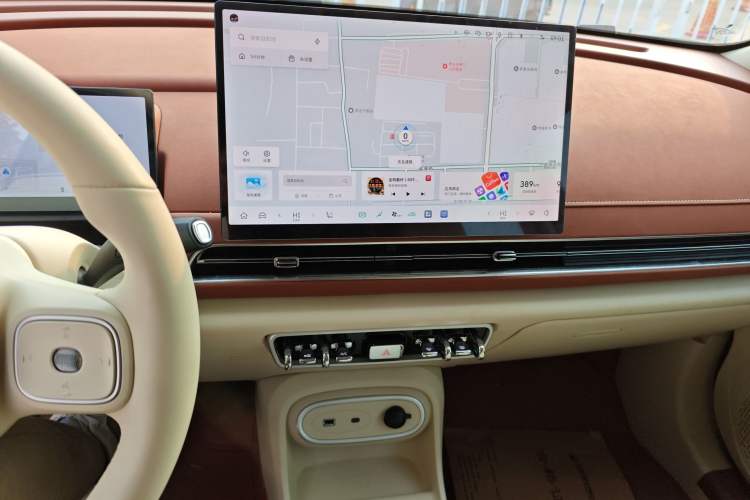 Used ORA Good Cat 2025 Model, 430 km Luxury Version Audio And AC Panel