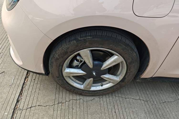 Used ORA Good Cat 2025 Model, 430 km Luxury Version Left Front Wheel Hub