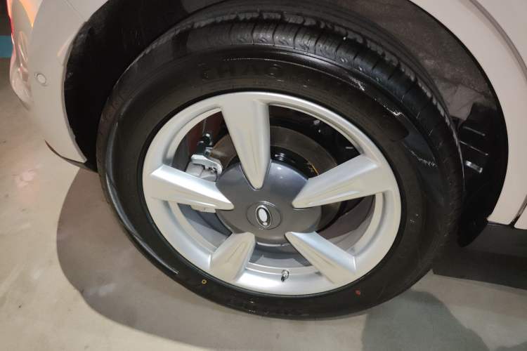 Used ORA Good Cat 2025 Model, 430 km Prestige Version Right Rear Wheel Hub