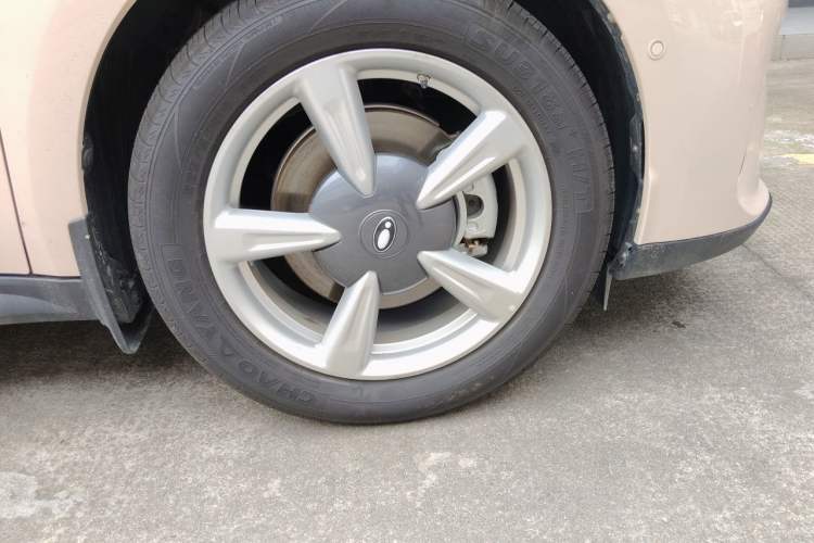 Used ORA Good Cat 2025 Model, 430 km Prestige Version Right Front Wheel Hub