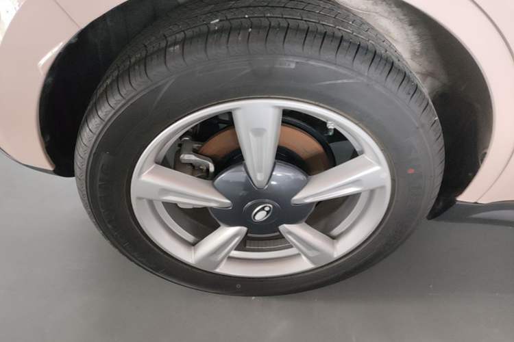 Used ORA Good Cat 2025 Model, 430 km Luxury Version Right Rear Wheel Hub