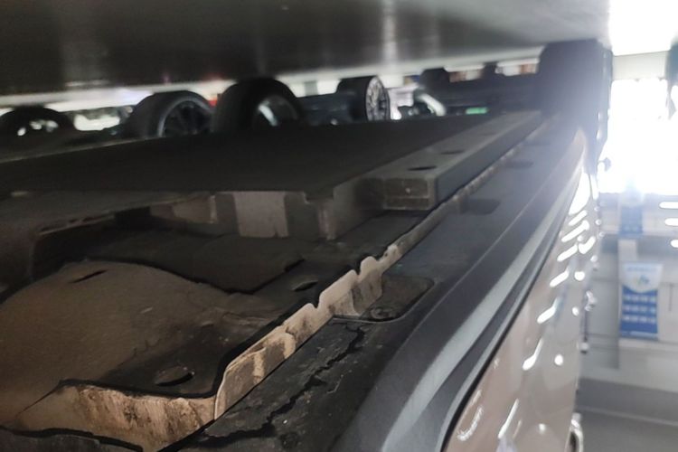Used ORA Good Cat 2025 Model, 430 km Prestige Version Right Side Sill