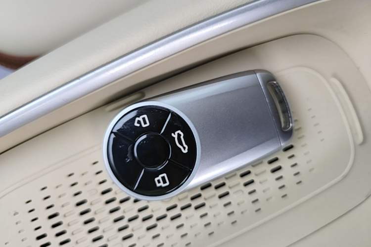 Used ORA Good Cat 2025 Model, 430 km Luxury Version Vehicle Key