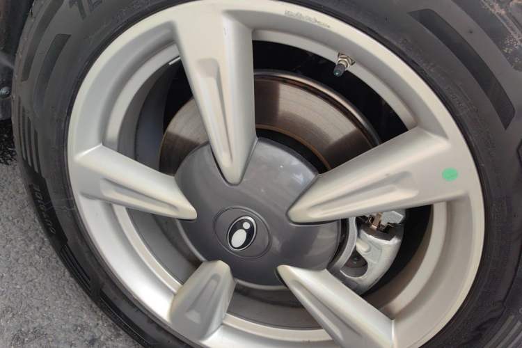 Used ORA Good Cat 2025 Model, 430 km Prestige Version Right Front Wheel Hub