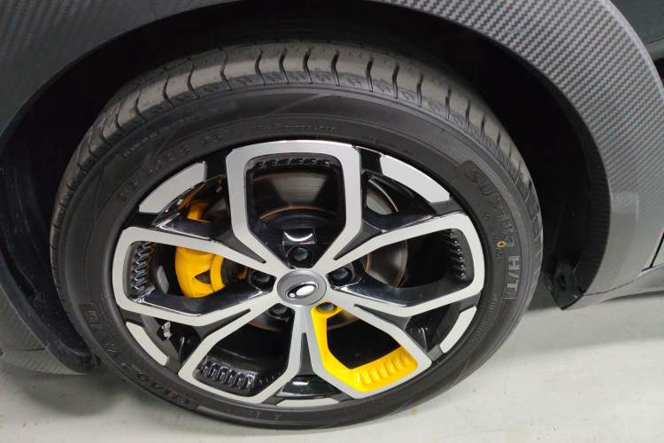 Used ORA Good Cat GT 2023 Mulan Edition 401km Prestige Version Left Front Wheel Hub