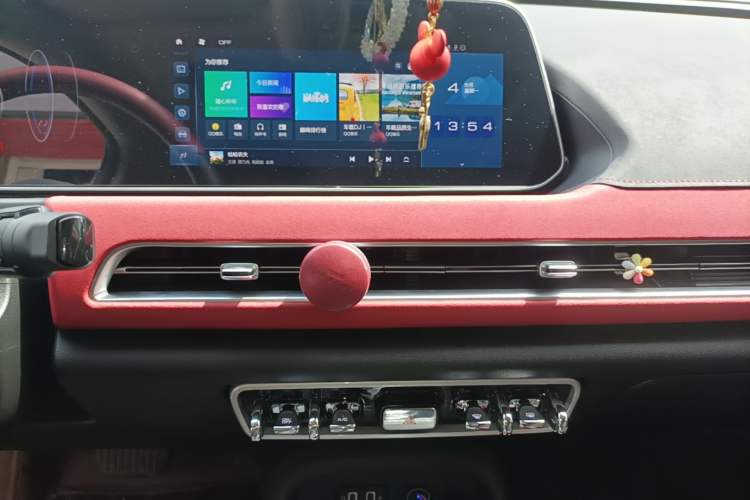 Used ORA Good Cat GT 2022 Mulan Edition 401 km Standard Range Audio And AC Panel