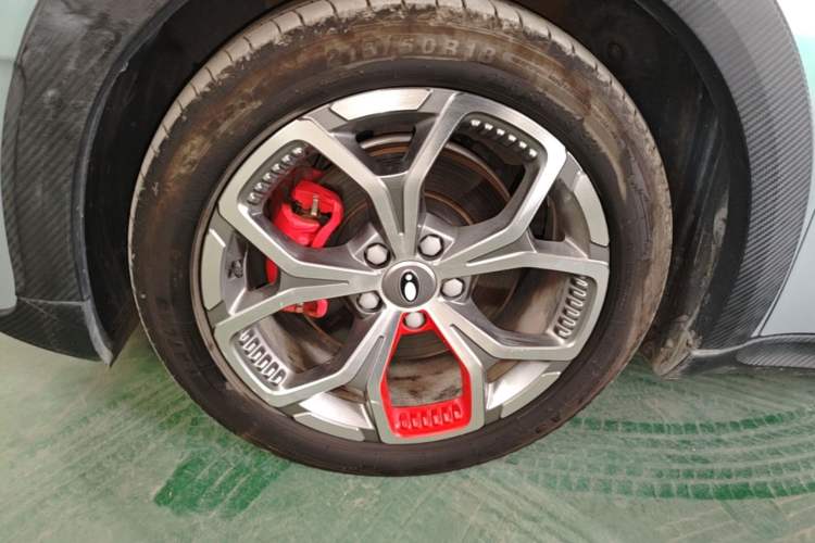 Used ORA Good Cat GT 2022 Mulan Edition 480km Long-Range续航 Left Front Wheel Hub