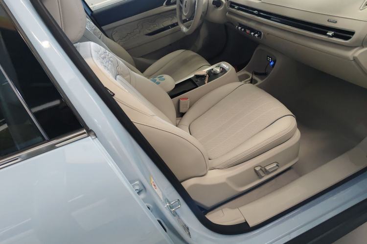 Used ORA Good Cat GT 2022 Mulan Edition 401 km Standard Range Right Front Seat