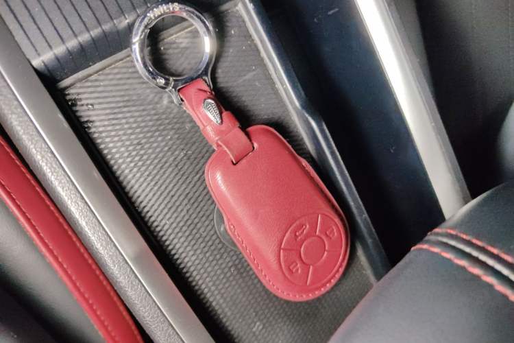 Used ORA Good Cat GT 2022 Mulan Edition 480km Long-Range续航 Vehicle Key