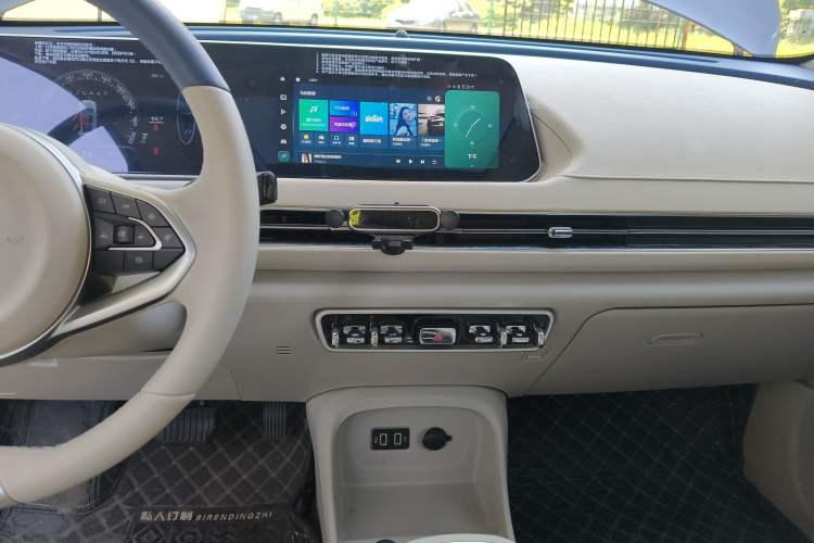 Used ORA Good Cat GT 2022 Mulan Edition 401 km Standard Range Audio And AC Panel
