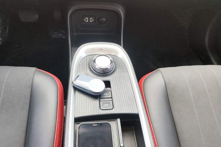 Used ORA Good Cat GT 2022 Mulan Edition 401 km Standard Range Gear Lever
