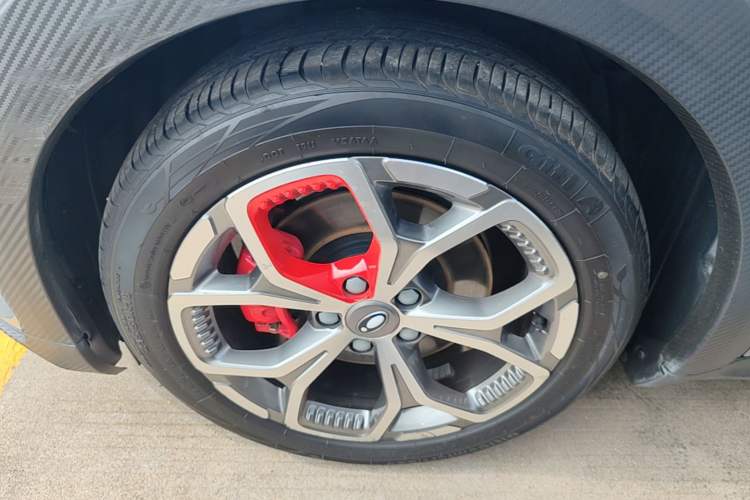 Used ORA Good Cat GT 2022 Mulan Edition 480km Long-Range续航 Left Front Wheel Hub