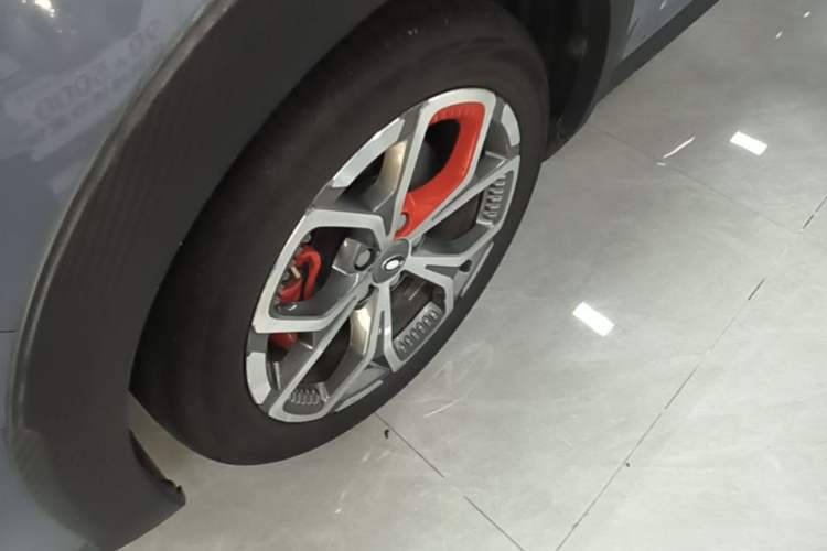 Used ORA Good Cat GT 2022 Mulan Edition 401 km Standard Range Left Front Wheel Hub